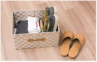 衣類や靴、スリッパもまとめておく