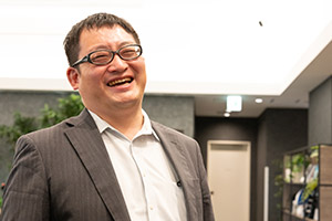 営業主任の三宅も頼れる専門家に成長