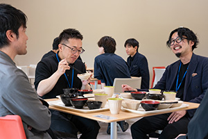 人と語らう時間を何よりも楽しむ