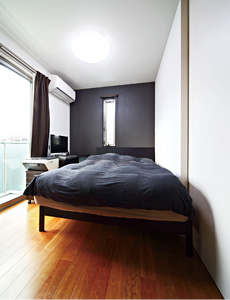 主寝室には大容量のウォークインクローゼットを備え、いつでもすっきりした美しい空間を実現しています