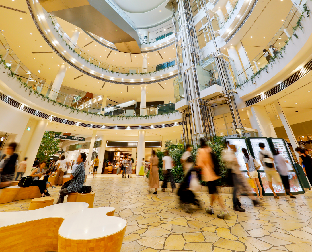 阪急西宮ガーデンズ（徒歩12分・約940m/写真提供：阪急西宮ガーデンズ）