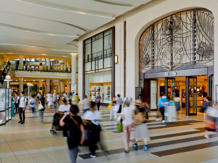 阪急西宮ガーデンズ（徒歩12分・約940m/写真提供：阪急西宮ガーデンズ）