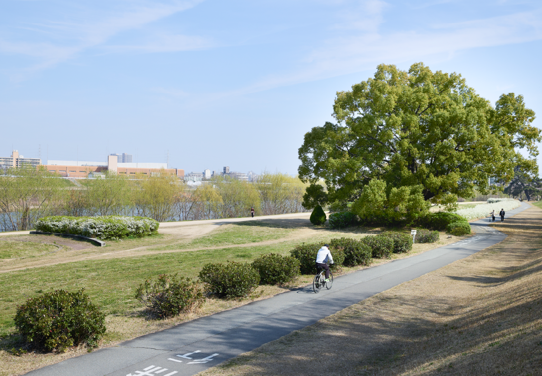 武庫川河川敷緑地（徒歩11分・約860m）