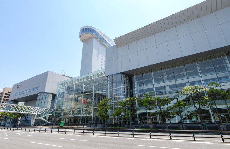 iichiko総合文化センター（徒歩8分・約640m）