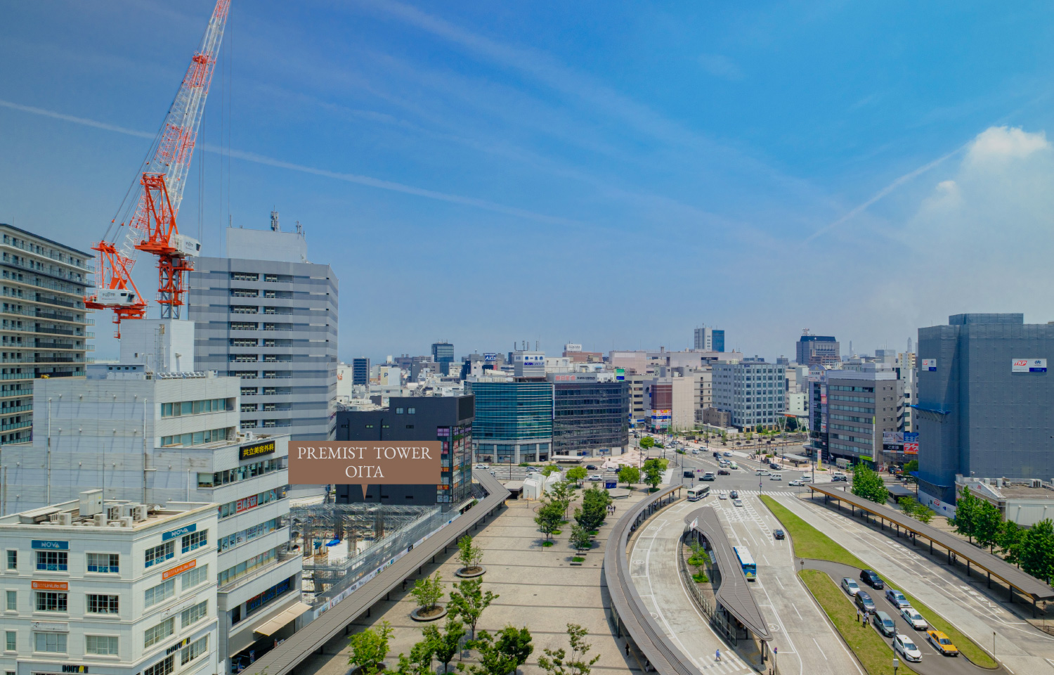 JRおおいたシティ（徒歩1分・約80m）・シティ屋上ひろばから現地を望む