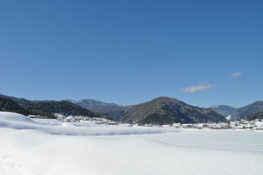 工房の界隈の冬景色。山陰ならではのしっとりとした雪の色は、創作の源泉となった。（前田昭博氏撮影）