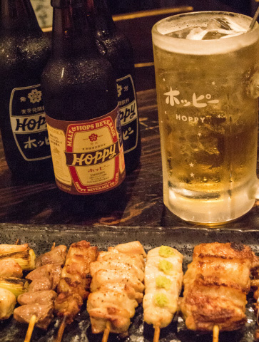 ささみや皮、はつなどの9本盛り。内容はその日によって替わる時も。