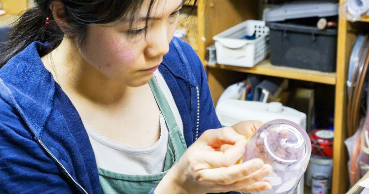 加工するためにサクラの模様のシールで。