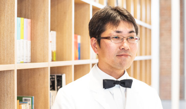 北海道に関わる本を中心に揃えたと教えてくれた店長藤田さん。
