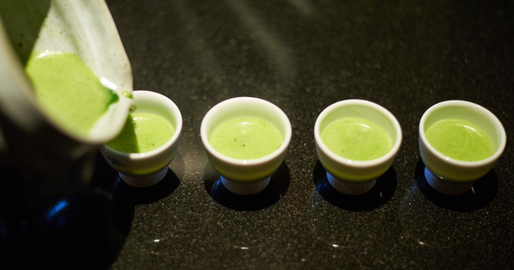 スタッフは全員、お茶を淹れる、点てる技術はプロフェッショナル