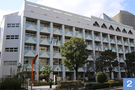 このエリアの開発にあわせて建てられた佃中学校。