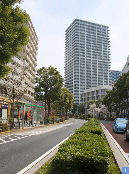佃リバーシティ地区の目抜き通り。この通りにお店などが集中している。