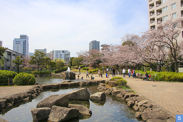 日本庭園のような美しさの「佃公園」。