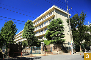 埼玉県のモデル校に指定されている市立常盤中学校。