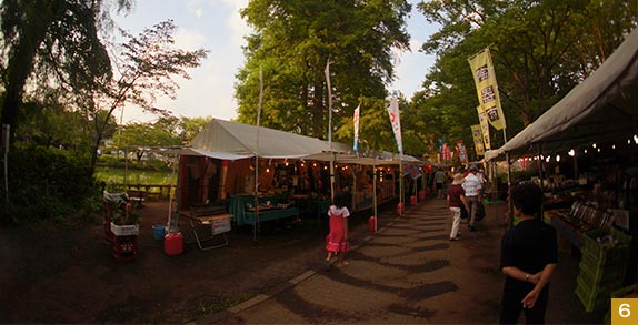 石神井公園では物産展や骨董市など様々な催し物が開催される。
