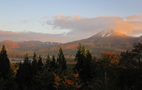 朝焼けの磐梯山