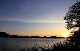 猪苗代湖の夕景