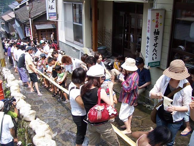 湯平そうめん流し大会