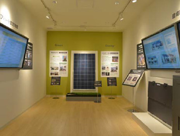 D-roomプラザ館での太陽光発電による発電状況のモニター、住宅用リチウムイオン蓄電池、防犯仕様の展示 5.環境技術・防犯の展示を見る